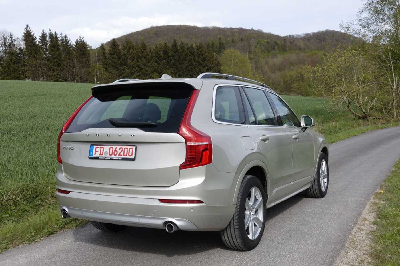 Volvo  D5 AWD Momentum AHK*STHZ*V-LED*RFK*BLIS*H&K