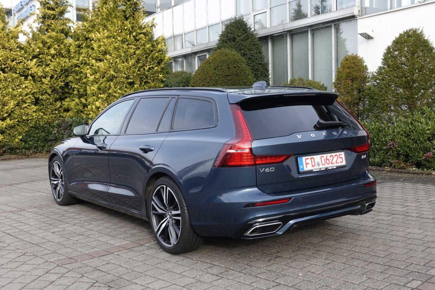 Volvo  V60 R-Design, B4 Mild-Hybrid Diesel