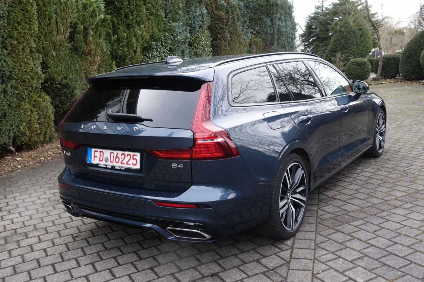 Volvo  V60 R-Design, B4 Mild-Hybrid Diesel