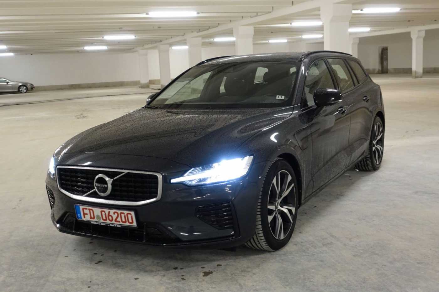 Volvo  V60 T6 TWIN ENGINE AWD Automatikgetriebe (186+65kW/253+87PS) R-Design