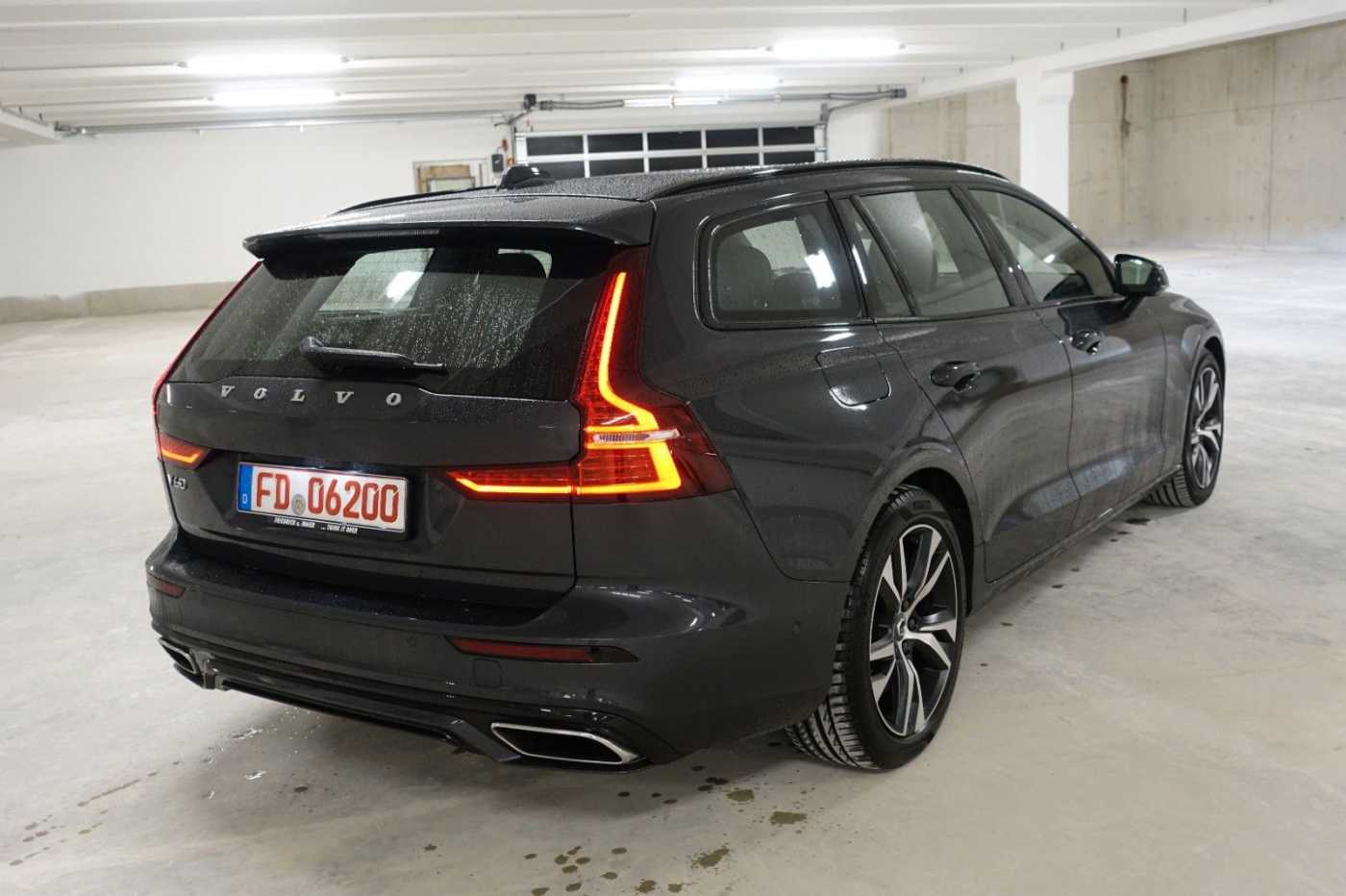 Volvo  V60 T6 TWIN ENGINE AWD Automatikgetriebe (186+65kW/253+87PS) R-Design