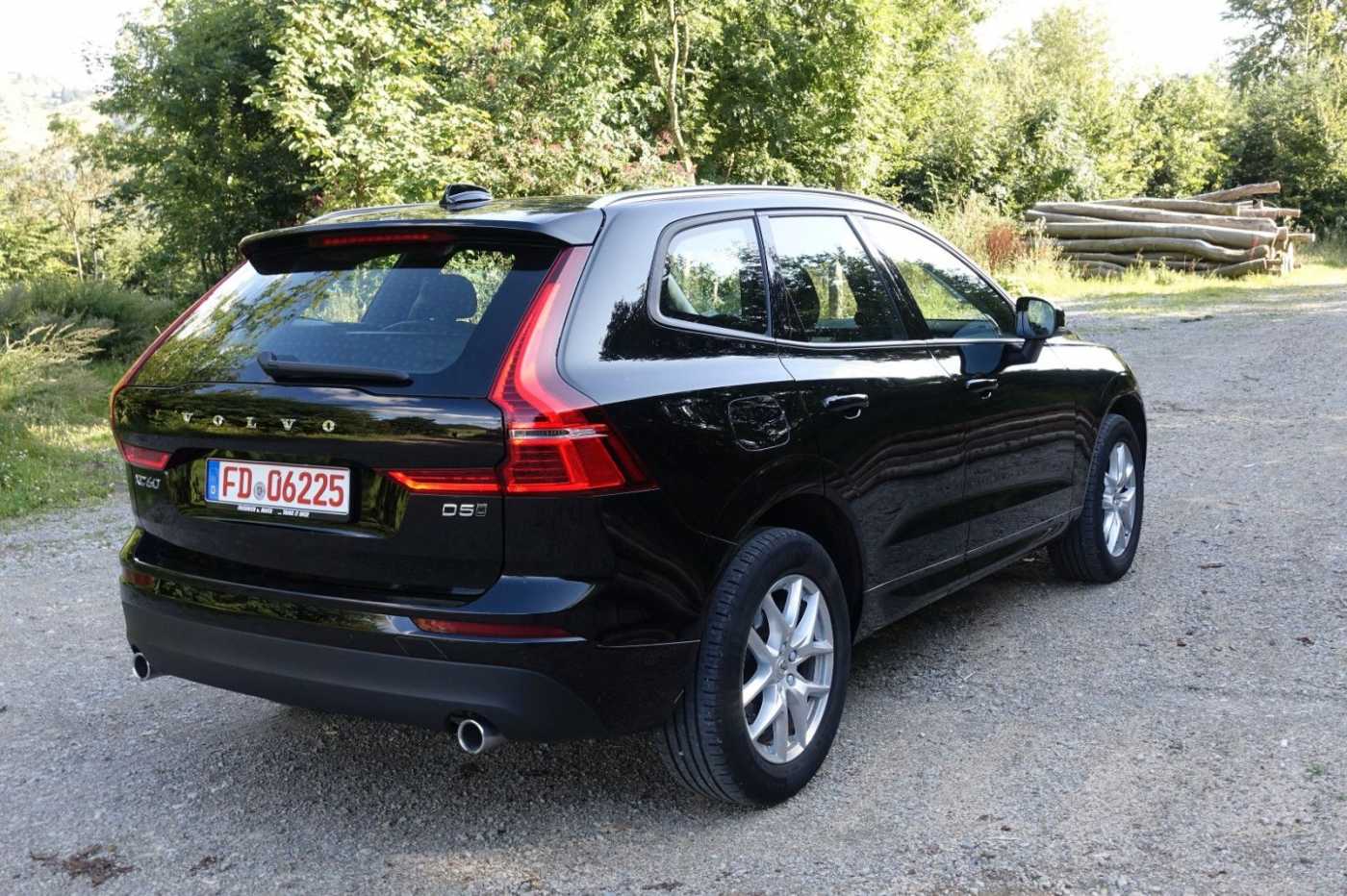 Volvo  D5 AWD Geartr. Momentum ACC*BLIS*AHK*H/K