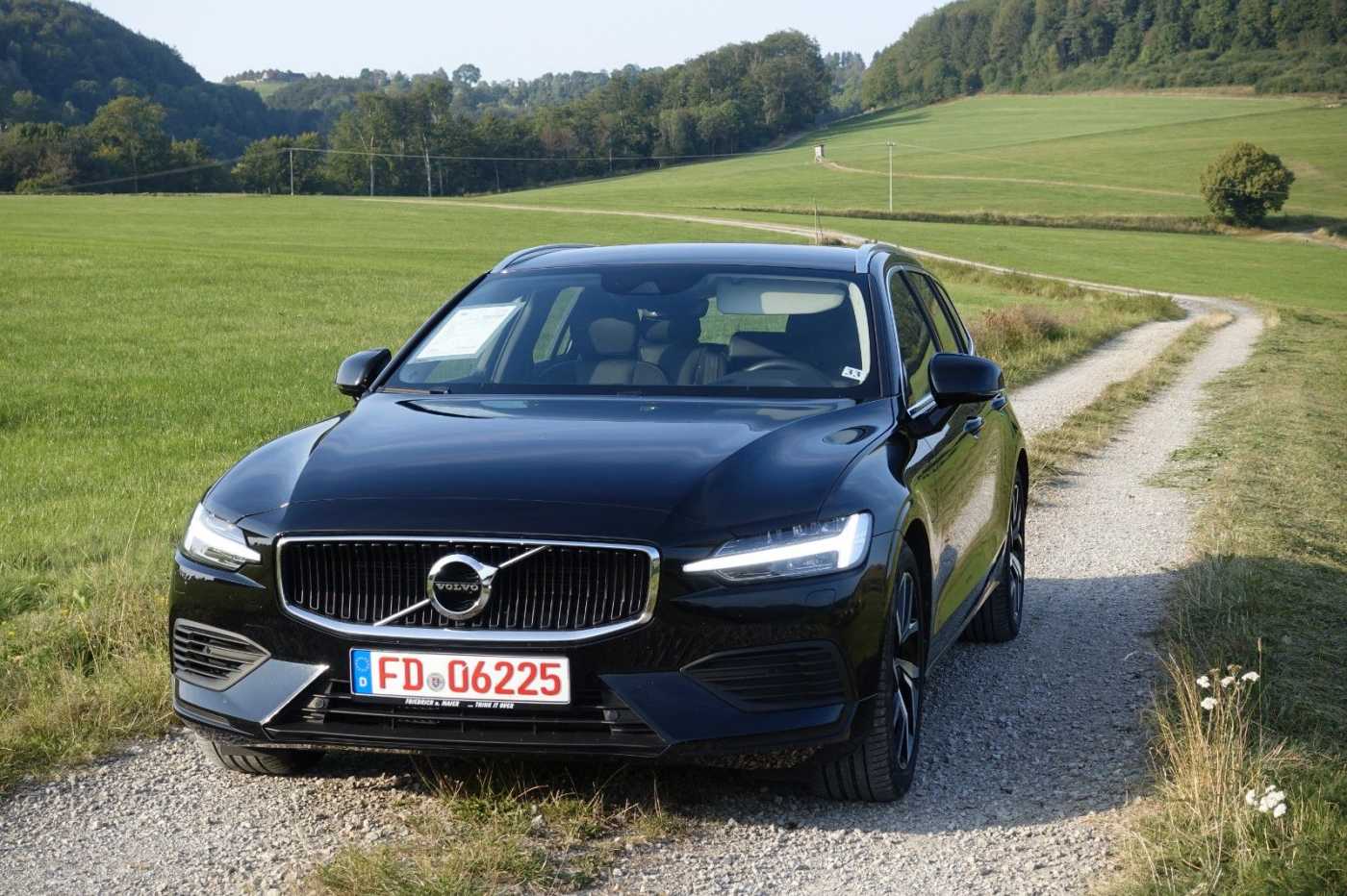 Volvo  T6 AWD Momentum Pro / AHK /SHZ/Kamera