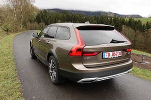 Volvo  CC D5 AWD CC Pro AHK*360°*STHZ*ACC*BLIS*HUD