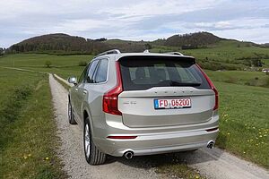 Volvo  D5 AWD Momentum AHK*STHZ*V-LED*RFK*BLIS*H&K