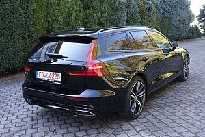 Volvo  V60 T8 TWIN ENGINE AWD Automatikgetriebe (223+65kW/303+87PS) R-Design