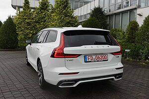 Volvo  T8  AWD R Design Plug-In Hybrid/AHK/Pano/36o°