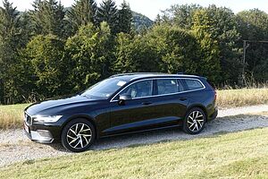 Volvo  T6 AWD Momentum Pro / AHK /SHZ/Kamera